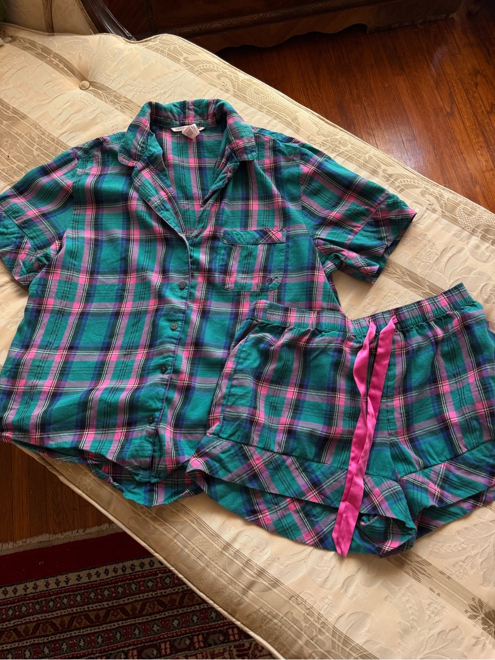 VS Pajama Set in green and Pink